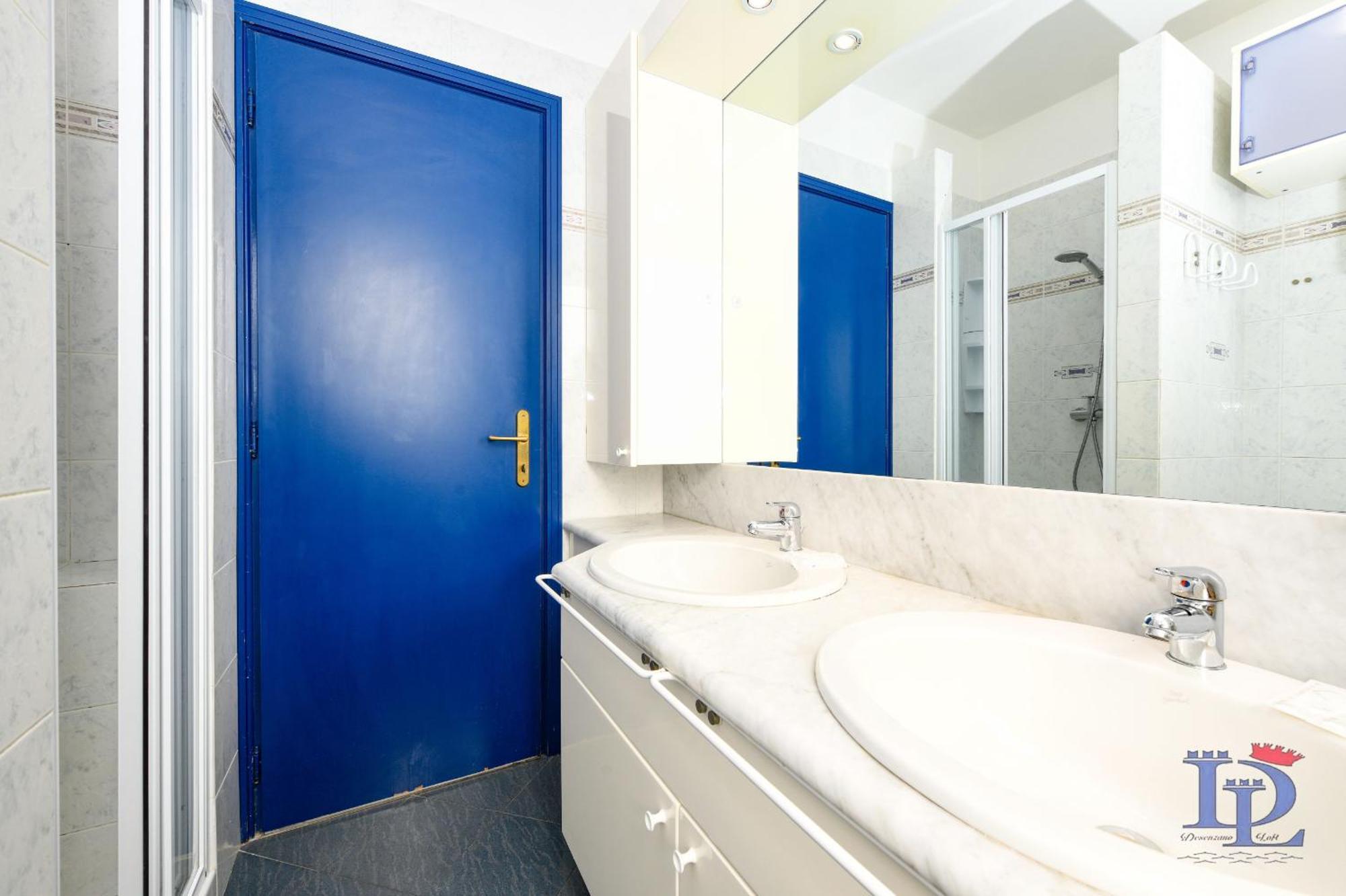 Desenzanoloft Official Partner Marriott Homes & Peschiera Fantasy Apartment's Apartment Peschiera del Garda
