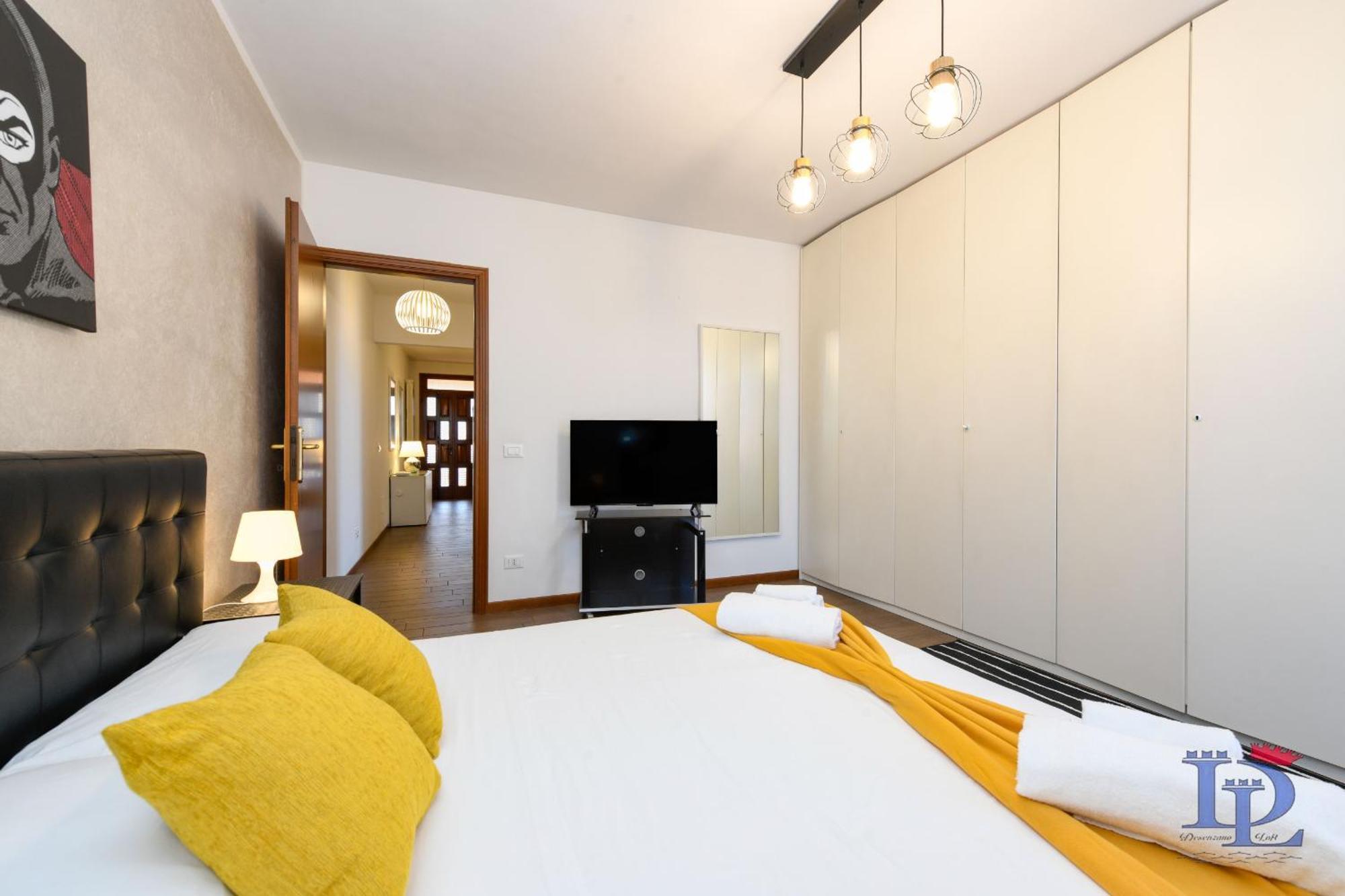 Desenzanoloft Official Partner Marriott Homes & Peschiera Fantasy Apartment's Apartment Peschiera del Garda