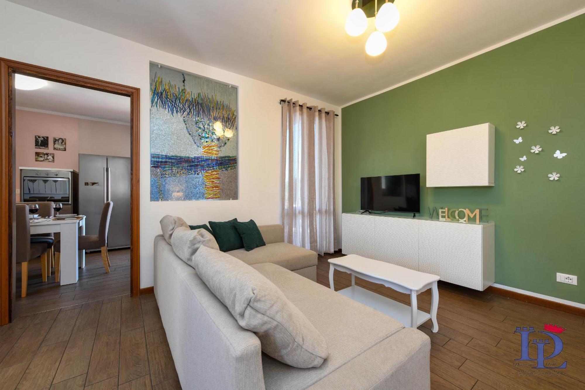 Desenzanoloft Official Partner Marriott Homes & Peschiera Fantasy Apartment's Apartment Peschiera del Garda