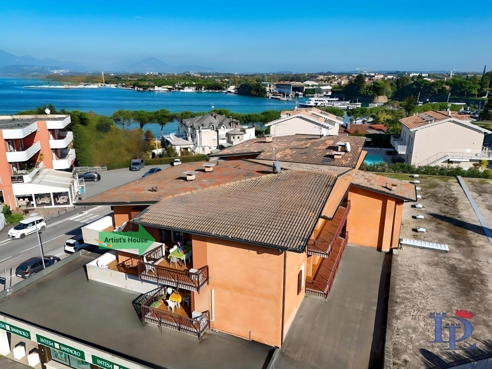 Desenzanoloft Official Partner Marriott Homes & Peschiera Fantasy Apartment's Apartment